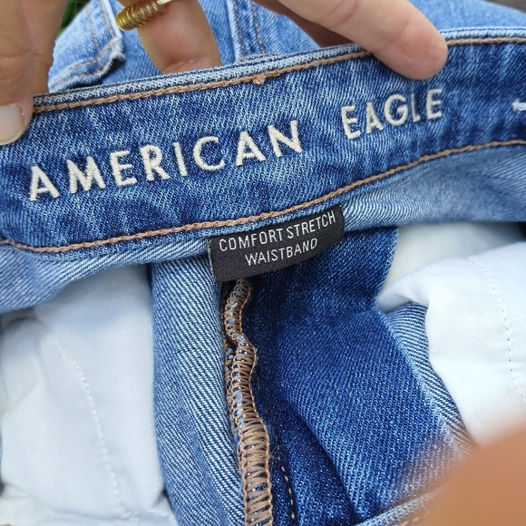 American Eagle Mom Jeans Size 4 Ripped - Picture 6 of 9